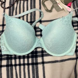 No boundaries blue bra
